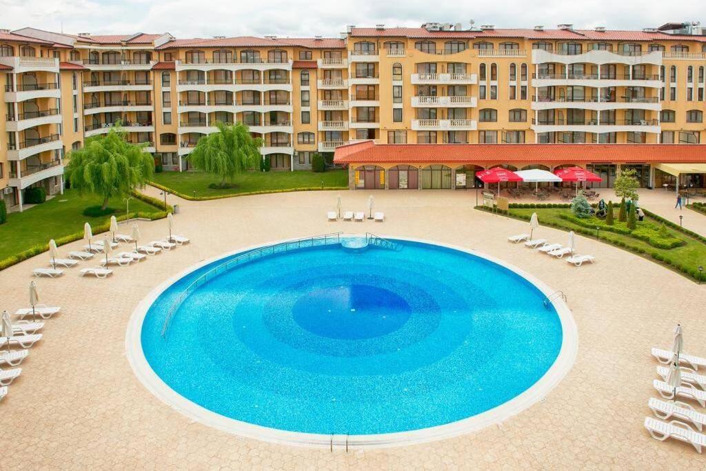 Royal Sun, 6 People, 600 M From The Sea Apartment Pantai Sunny Bagian luar foto