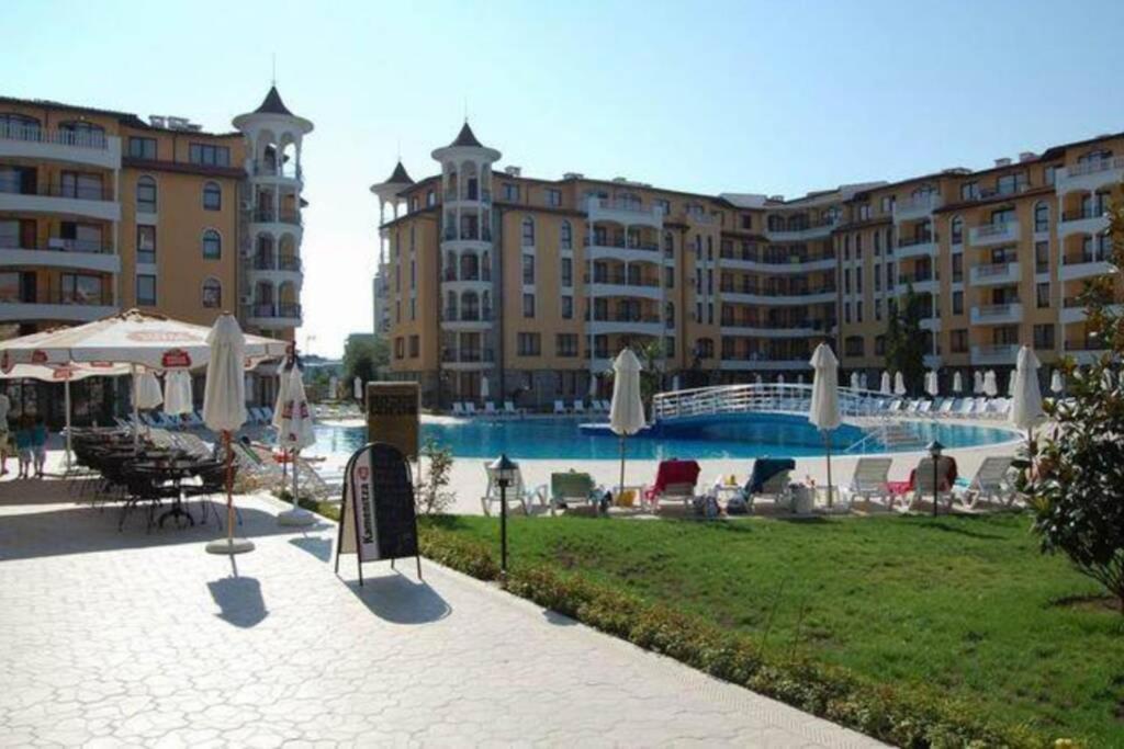 Royal Sun, 6 People, 600 M From The Sea Apartment Pantai Sunny Bagian luar foto