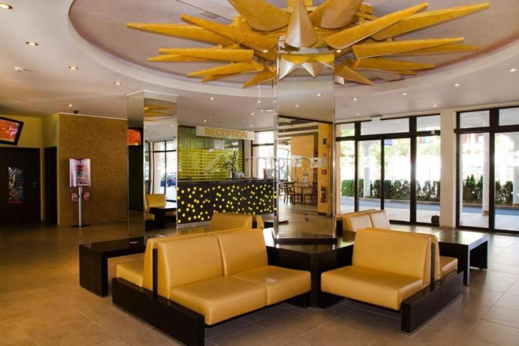 Royal Sun, 6 People, 600 M From The Sea Apartment Pantai Sunny Bagian luar foto
