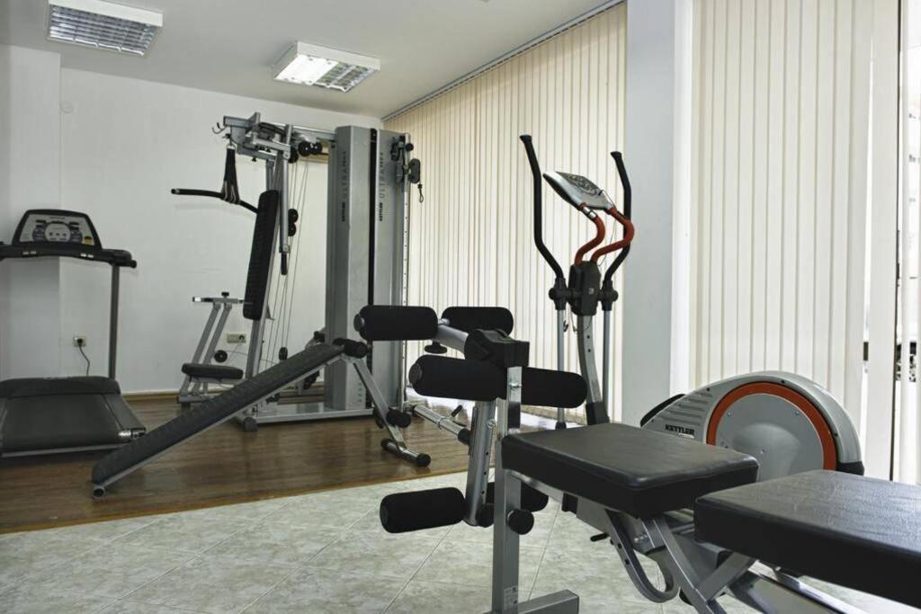 Royal Sun, 6 People, 600 M From The Sea Apartment Pantai Sunny Bagian luar foto