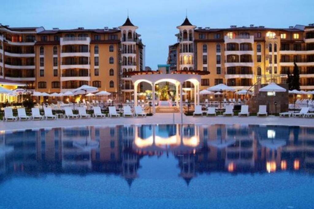 Royal Sun, 6 People, 600 M From The Sea Apartment Pantai Sunny Bagian luar foto